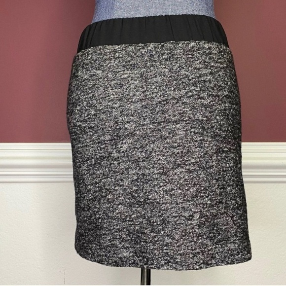 Ann Taylor black midi skirt with pockets - Picture 2 of 4